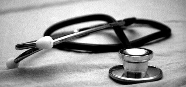 black and gray stethoscope by Hush Naidoo Jade Photography courtesy of Unsplash.